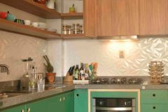 Linda, moderna e alegre cozinha planejada em MDF produzida por Marcenaria Brás