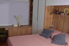 Quarto de casal planejado com cama embutida e penteadeira em MDF produzido por Marcenaria Brás 