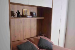 Quarto de casal planejado com cama embutida e penteadeira em MDF produzido por Marcenaria Brás 