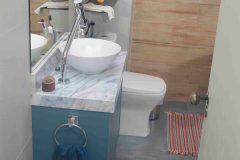 Gabinete Azul Banheiro em MDF produzido por Marcenaria Brás