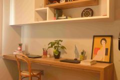 Home Office, nicho em MDF e Mesa de Madeira Maciça, Quarto de Solteiro produzido por Marcenaria Brás
