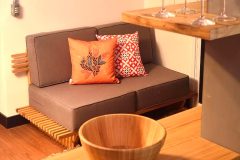 Sofá Ripado para Futon feito em madeira Maciça produzido pela Marcaria Brás