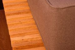 Detalhe Sofá Ripado para Futon feito em madeira Maciça produzido pela Marcaria Brás