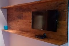 Painel para sala de TV em Madeira Maciça produzido por Marcenaria Brás