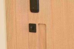 Detalhe Porta Principal em Madeira Maciça Tauari produzida por Marcenaria Brás