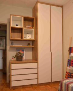 Armário Quarto Solteiro com cômoda planejado em MDF produzido por Marcenaria Brás