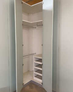 Lindo quarto de solteiro em MDF planejado pela Marcenaria Brás