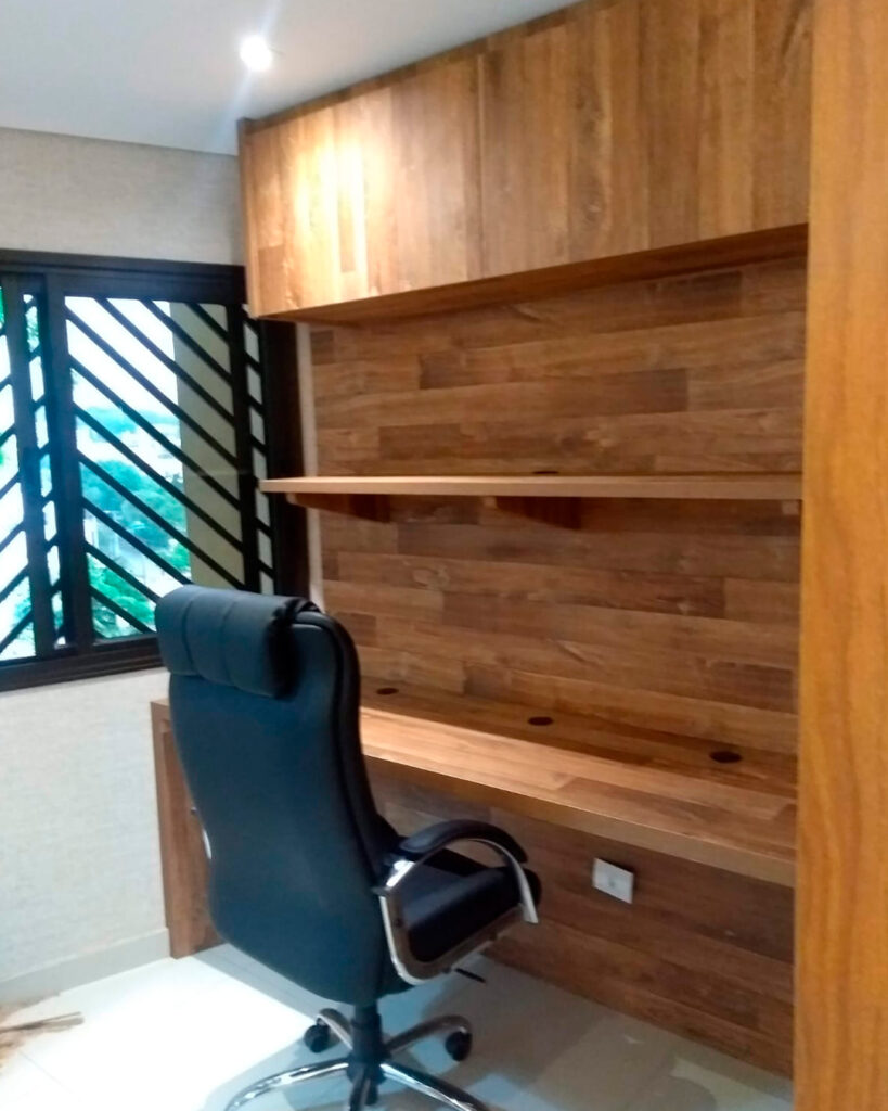 Home Office em Madeira Maciça